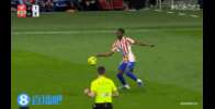 相似动作！塞杜争抢中蹬踏加维，裁判吹罚犯规没有出牌